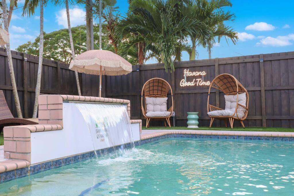 Havana Haven By Bk - Family Friendly - Close To - Large Heated Pool - 4 Beds - Sleeps 8 Holiday home Fort Lauderdale