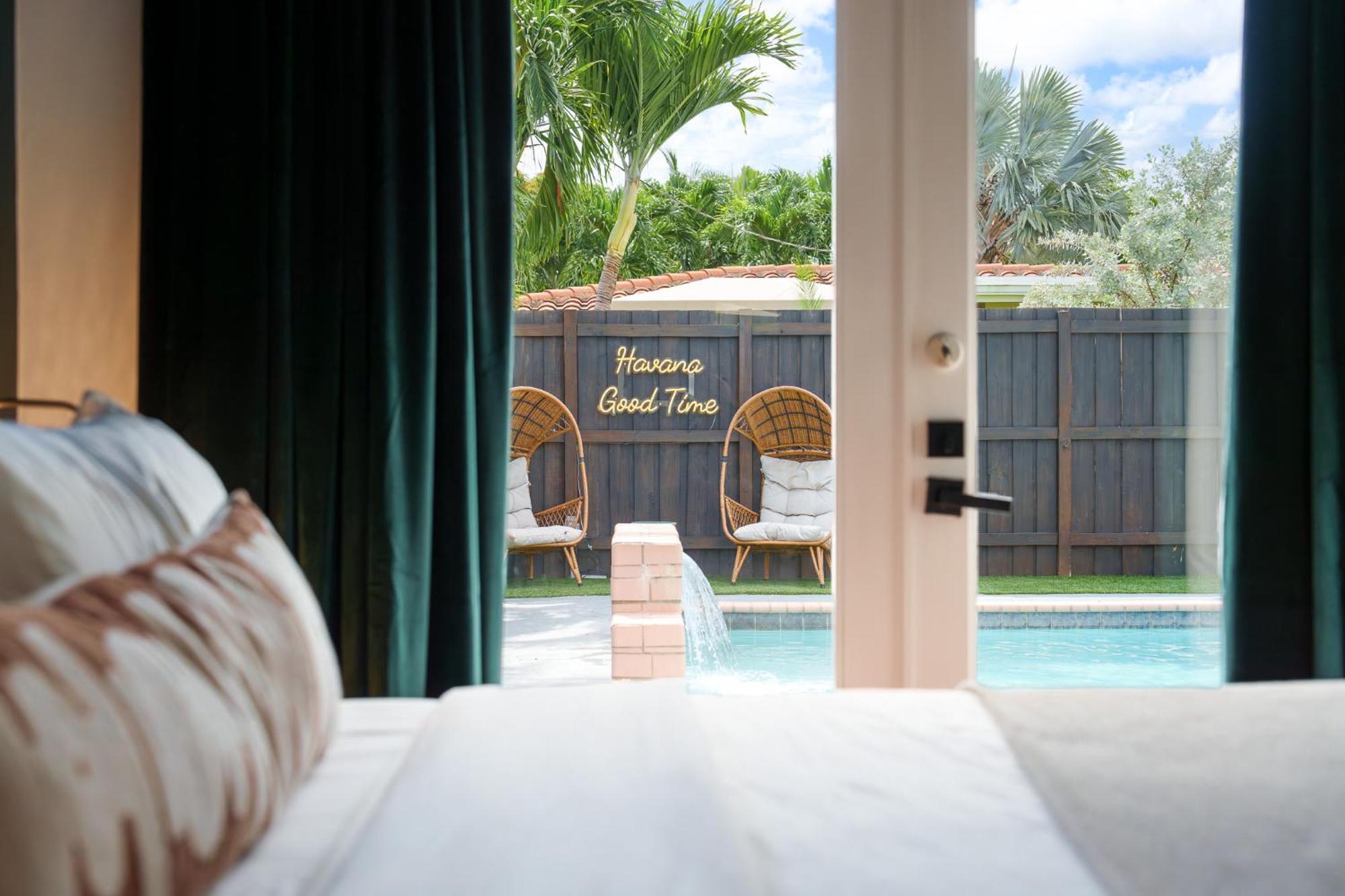 Havana Haven By Bk - Family Friendly - Close To - Large Heated Pool - 4 Beds - Sleeps 8 *