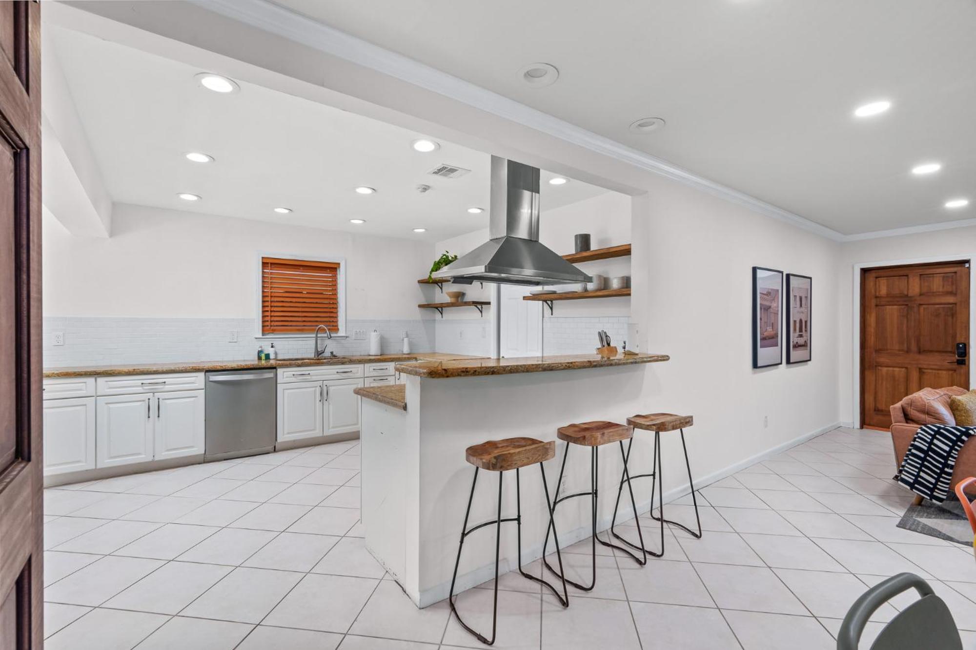 Havana Haven By Bk - Family Friendly - Close To - Large Heated Pool - 4 Beds - Sleeps 8 Holiday home Fort Lauderdale