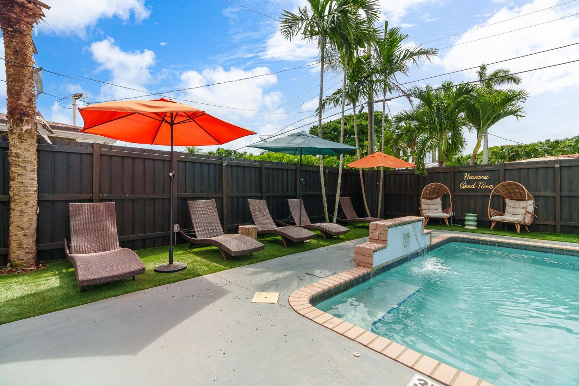Havana Haven By Bk - Family Friendly - Close To - Large Heated Pool - 4 Beds - Sleeps 8