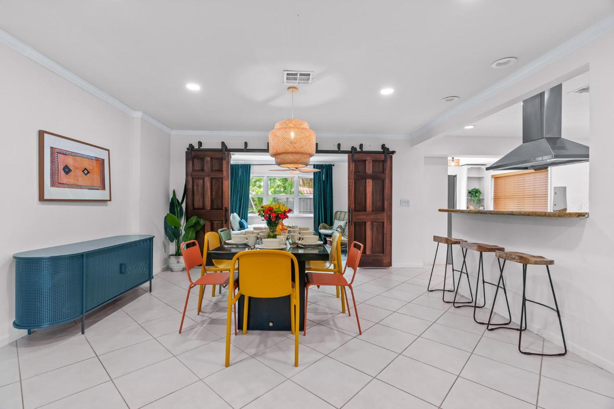 Havana Haven By Bk - Family Friendly - Close To - Large Heated Pool - 4 Beds - Sleeps 8