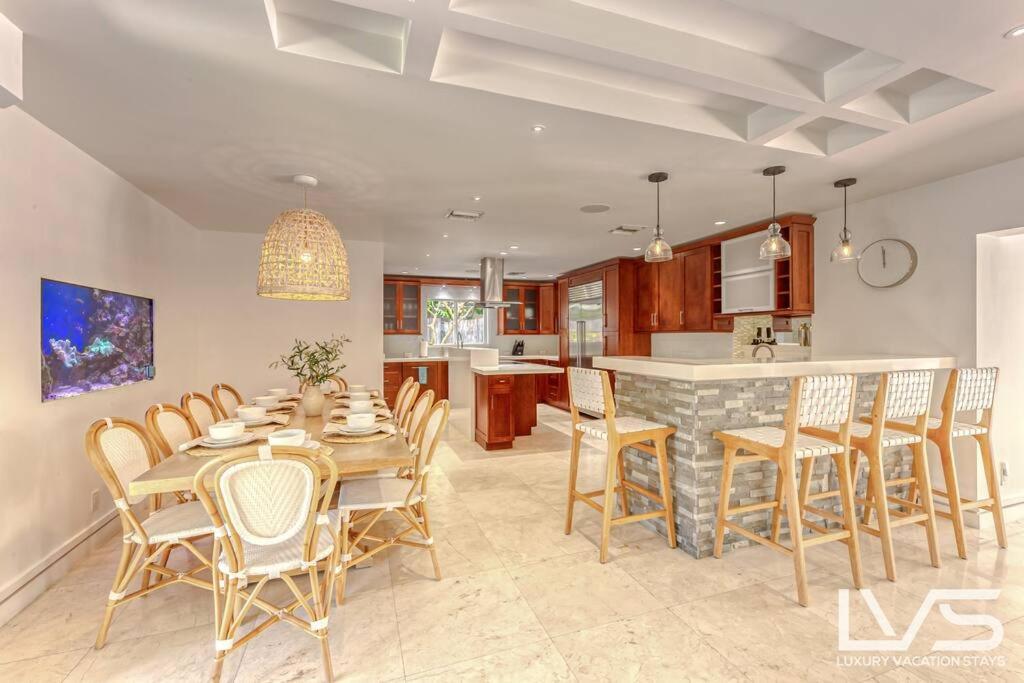 Holiday home Imperial- Waterfront Wlk2bch Heated Pool