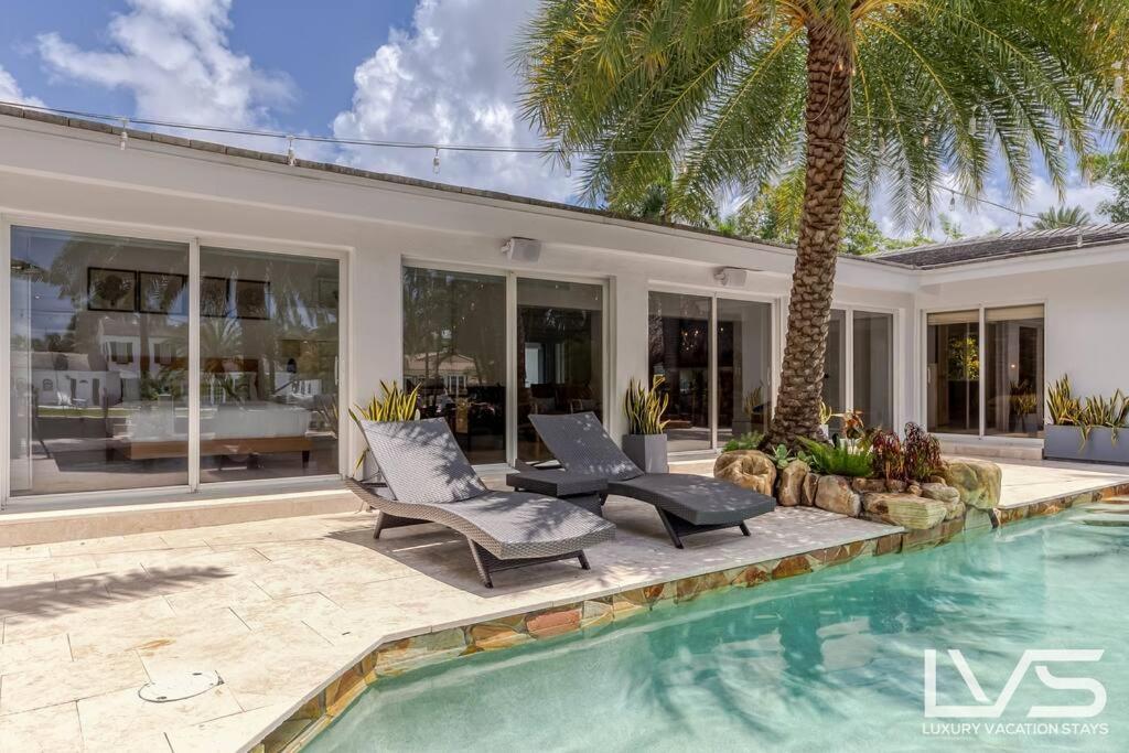 Holiday home Imperial- Waterfront Wlk2bch Heated Pool
