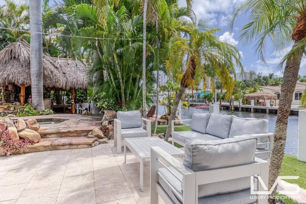 Holiday home Imperial- Waterfront Wlk2bch Heated Pool