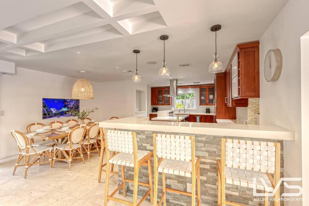 Imperial- Waterfront Wlk2bch Heated Pool Holiday home