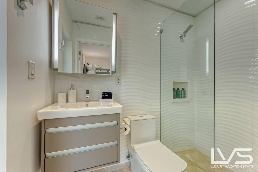 Holiday home Imperial- Waterfront Wlk2bch Heated Pool