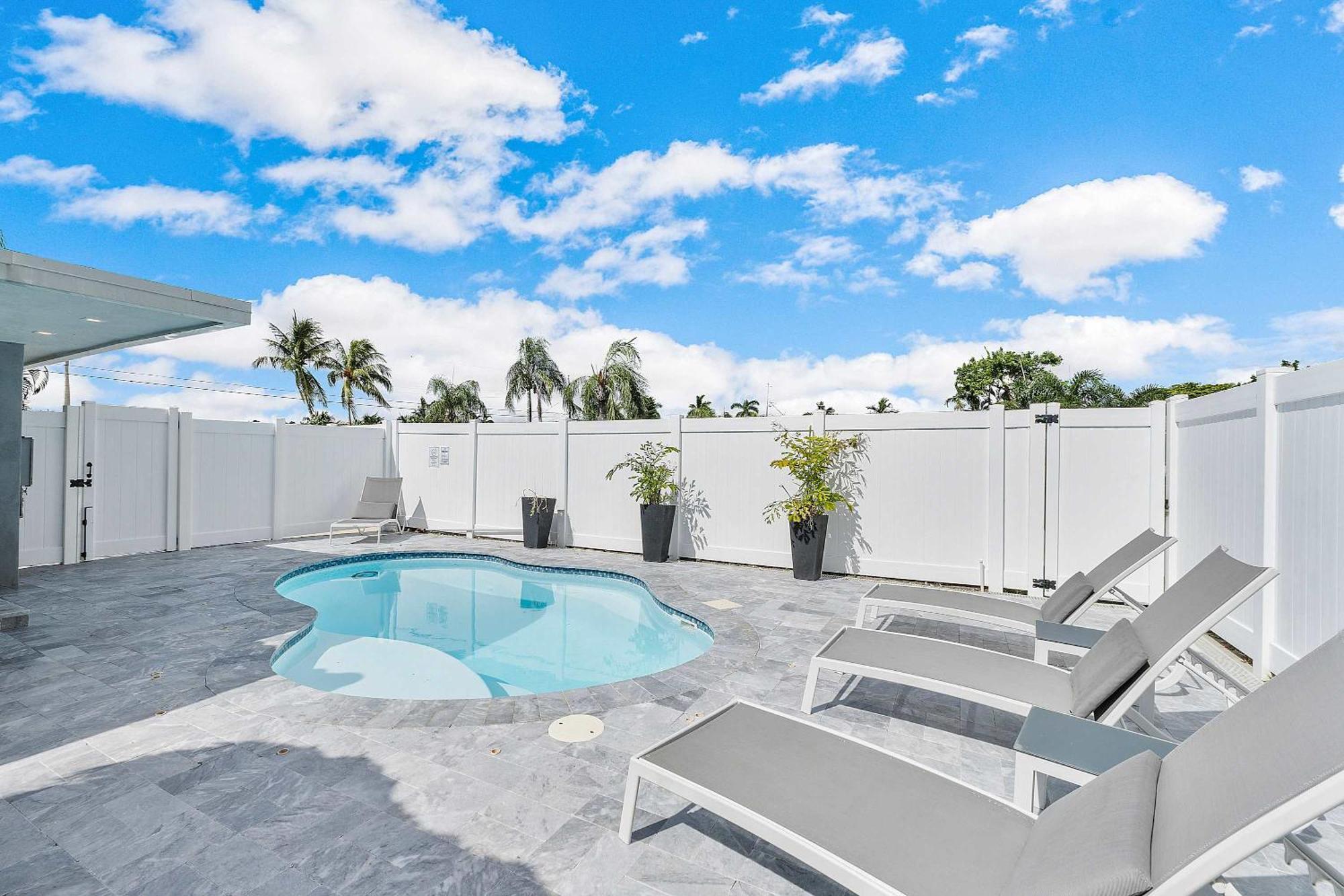 Modern In Ftl Hot Tub & Dogs Welcome Holiday home Fort Lauderdale