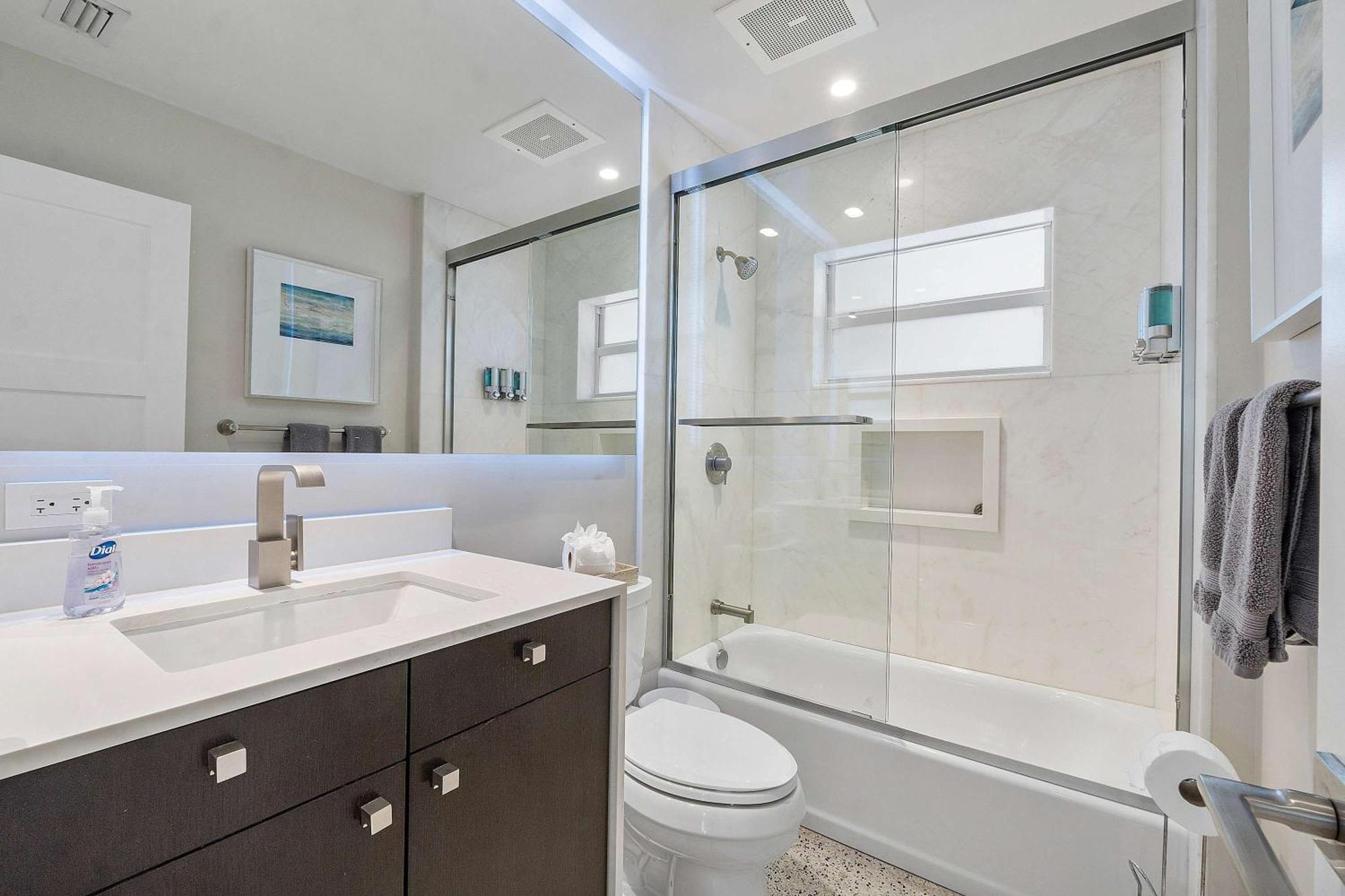 Holiday home Modern In Ftl Hot Tub & Dogs Welcome *