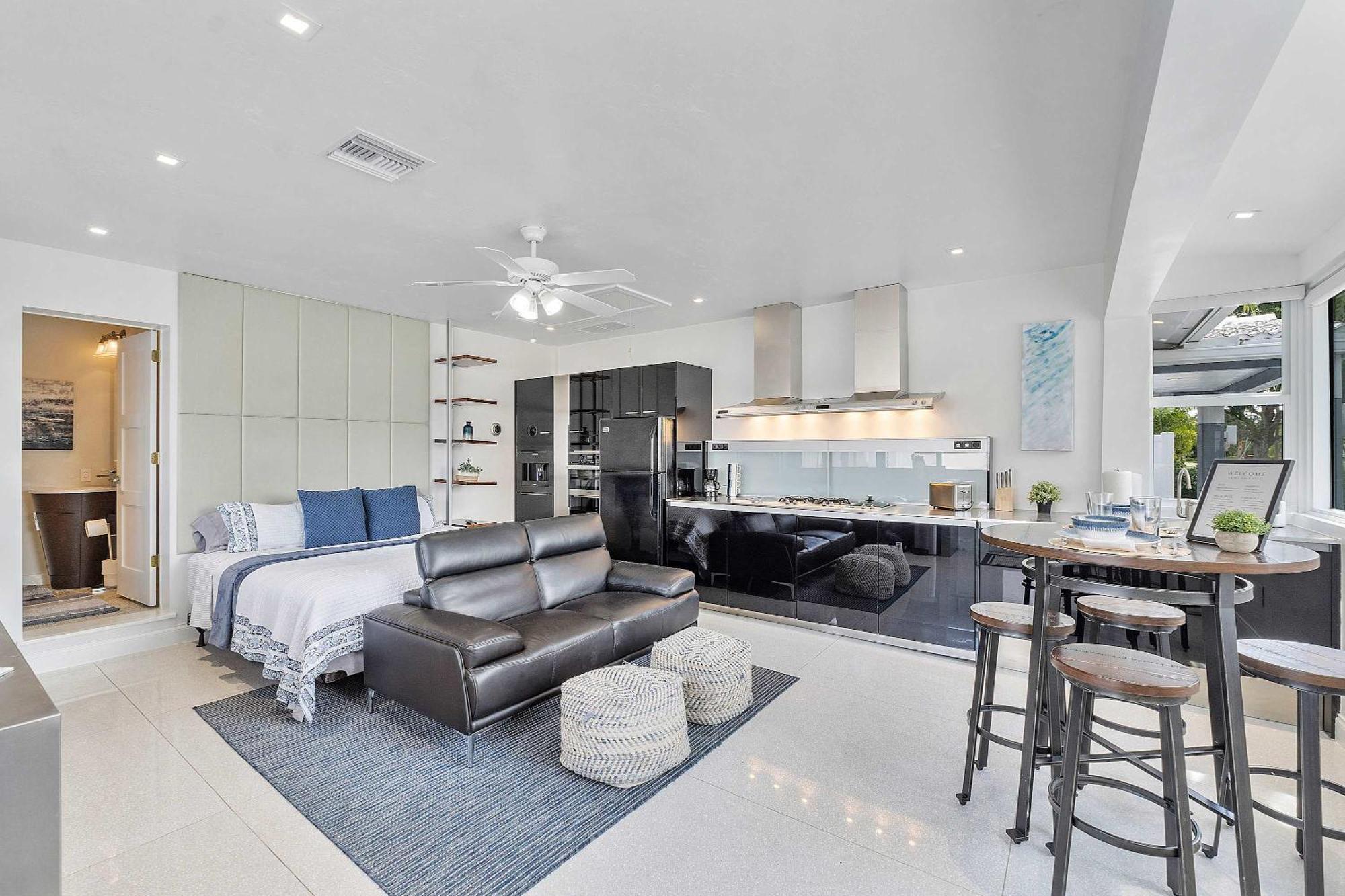 Modern In Ftl Hot Tub & Dogs Welcome Holiday home *