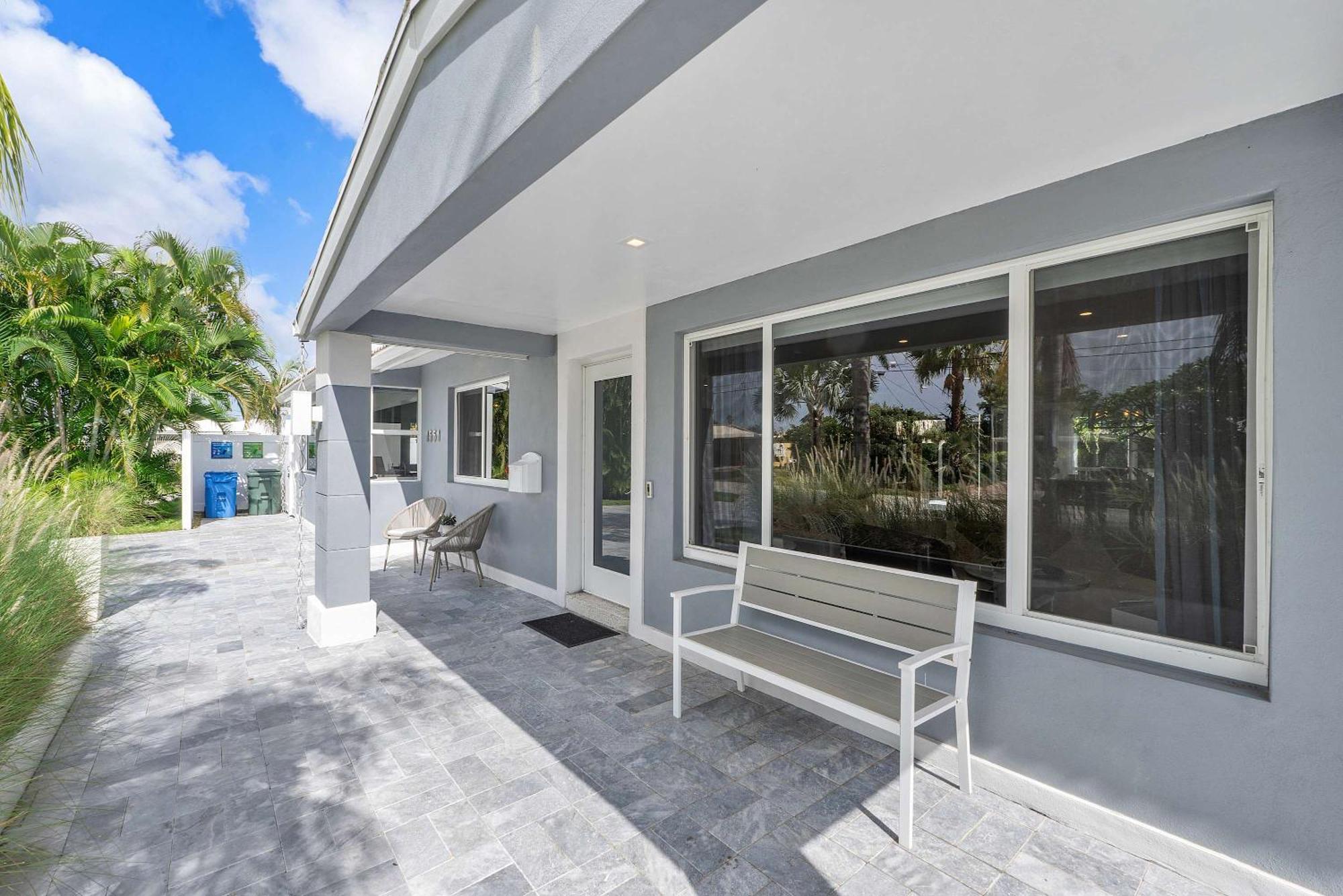 Modern In Ftl Hot Tub & Dogs Welcome *
