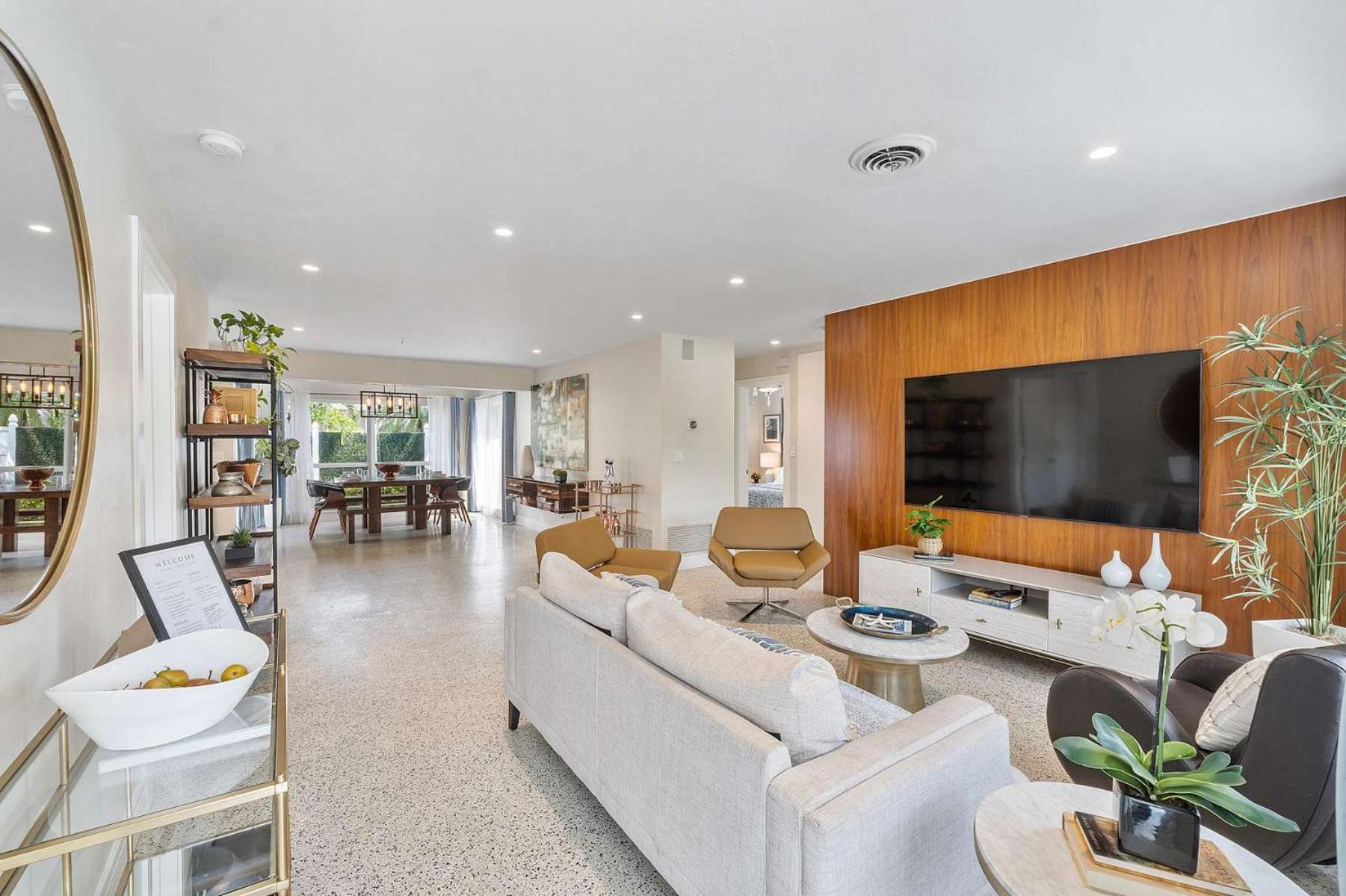 Holiday home Modern In Ftl Hot Tub & Dogs Welcome *