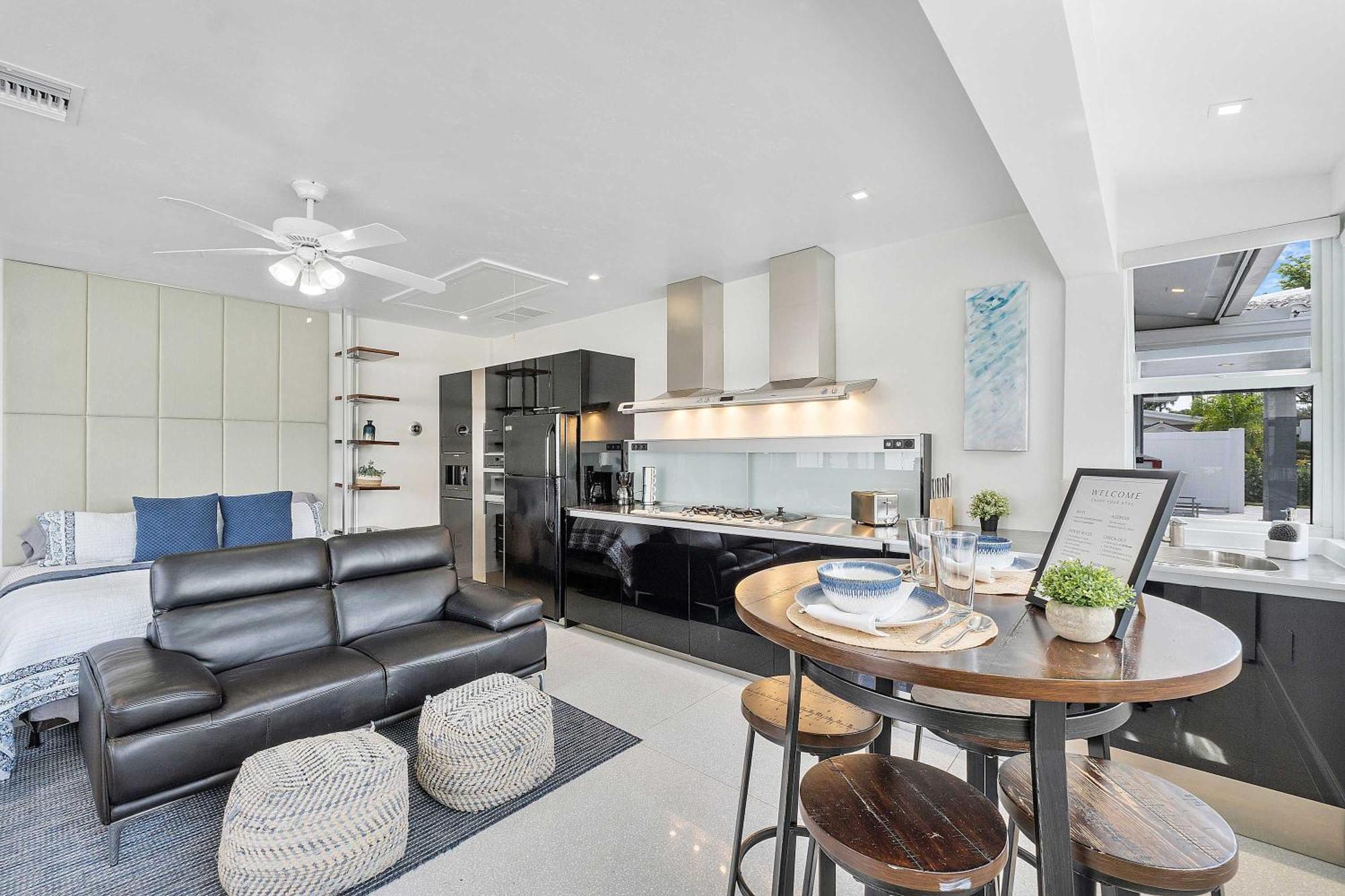 Holiday home Modern In Ftl Hot Tub & Dogs Welcome