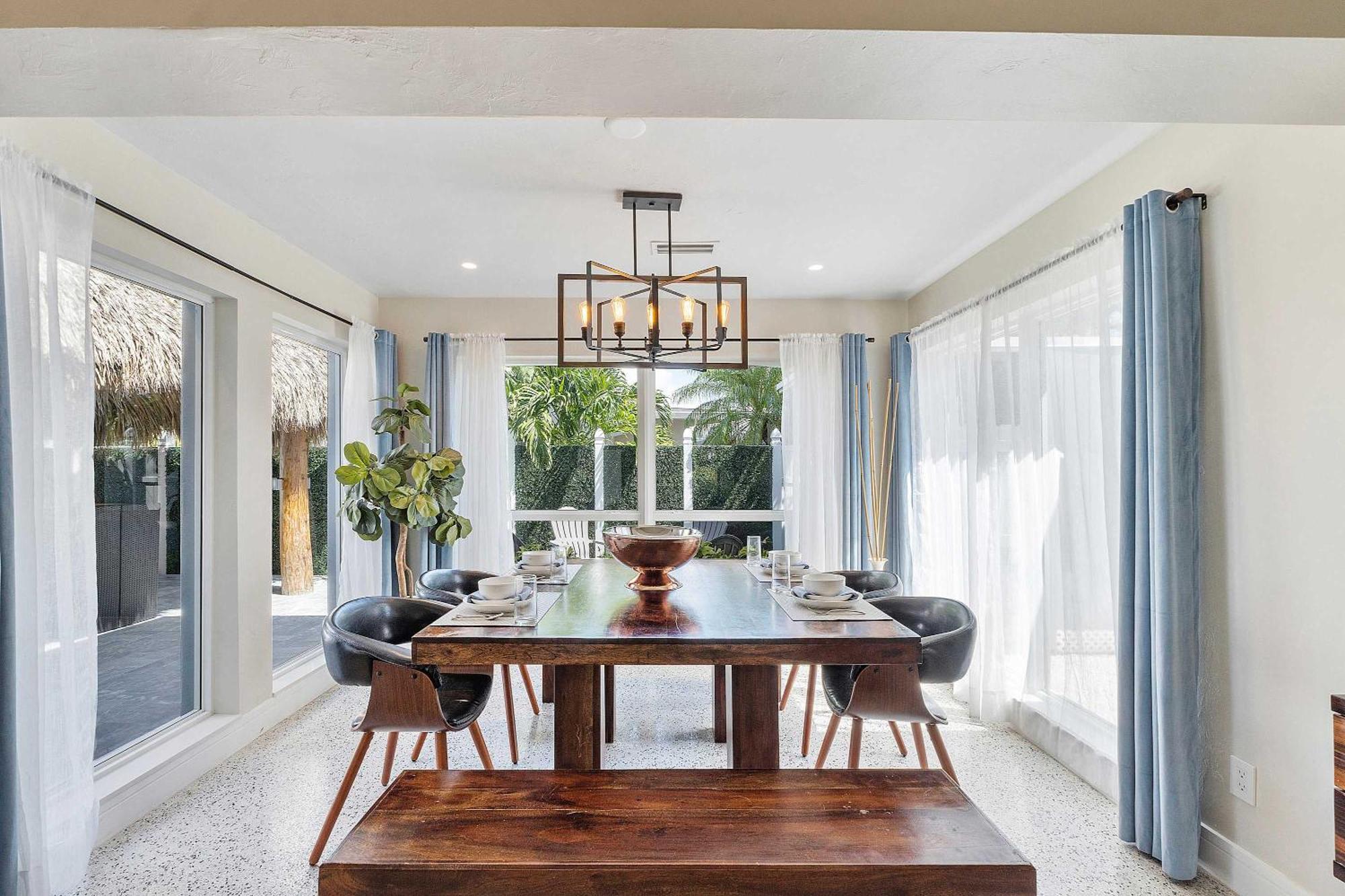 Modern In Ftl Hot Tub & Dogs Welcome Holiday home *