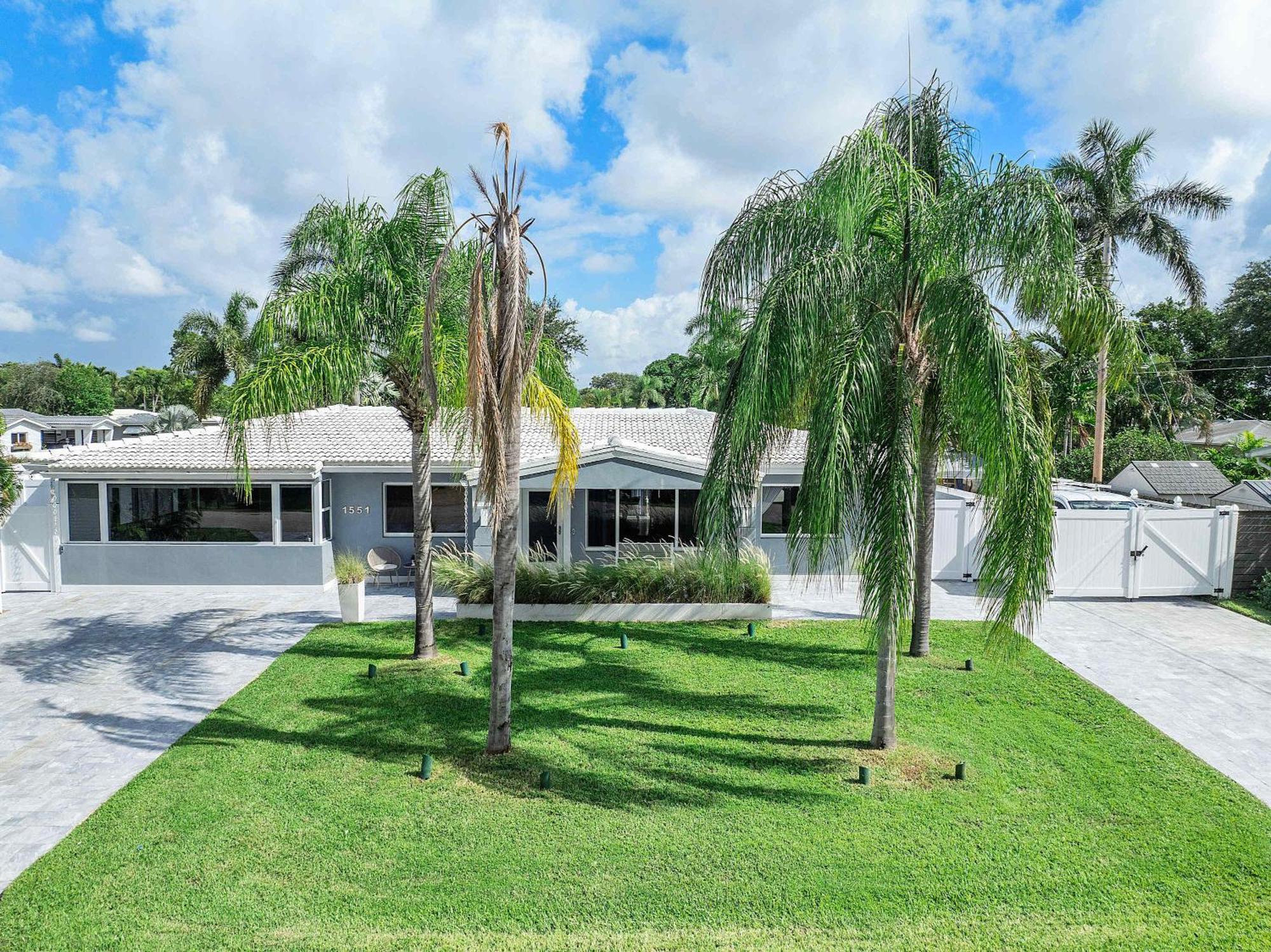 Modern In Ftl Hot Tub & Dogs Welcome Holiday home *