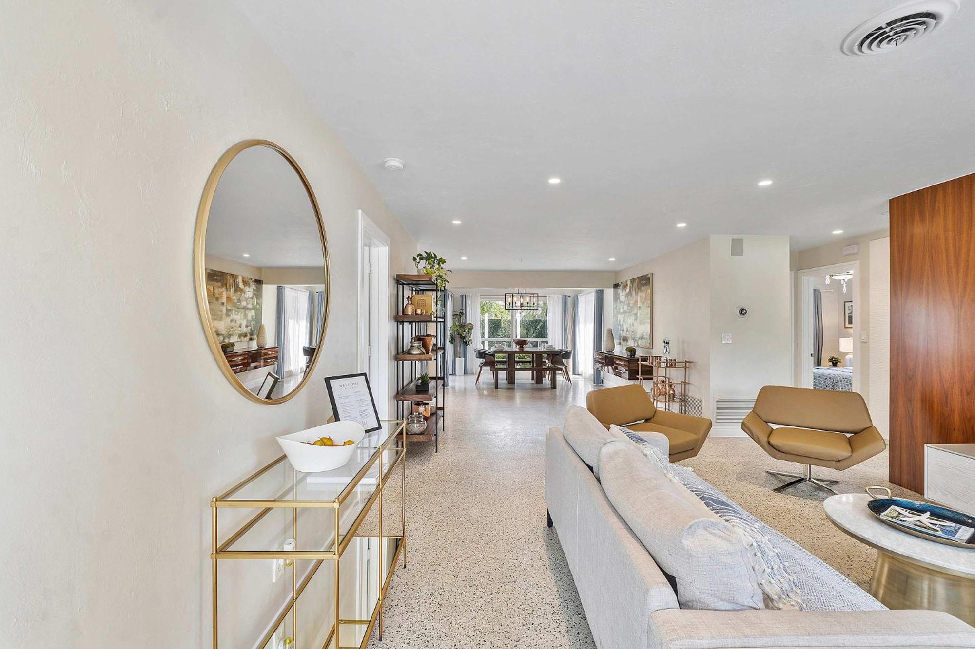 Modern In Ftl Hot Tub & Dogs Welcome Holiday home