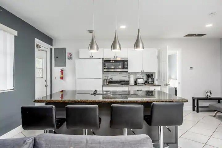 Apartment Cozy Getaway With Pool And Putting Unit 1