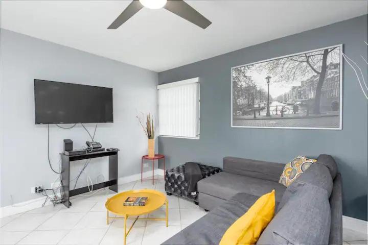 Cozy Getaway With Pool And Putting Unit 1 Fort Lauderdale