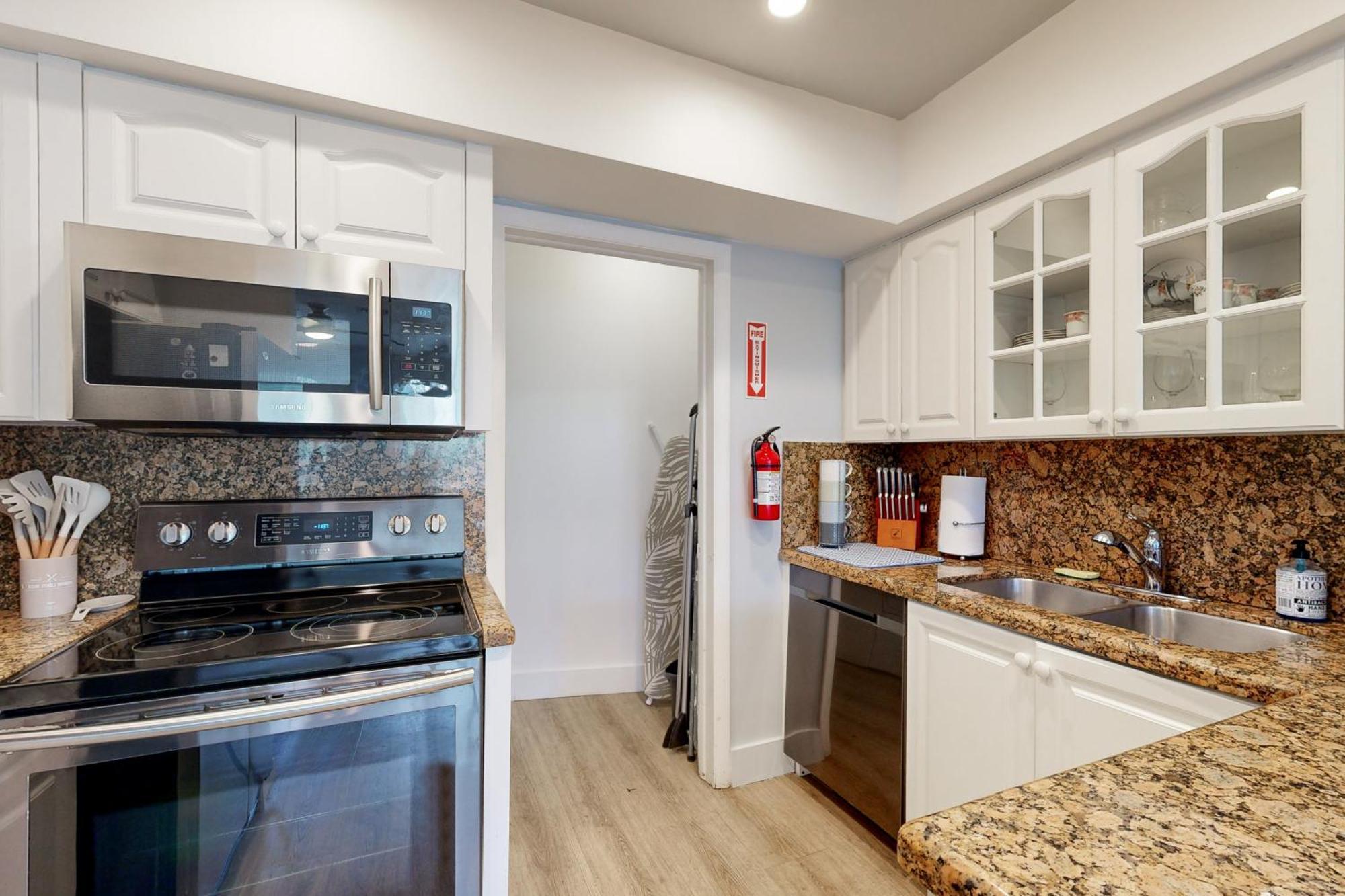 The Manors Waterfront Oasis Apartment *