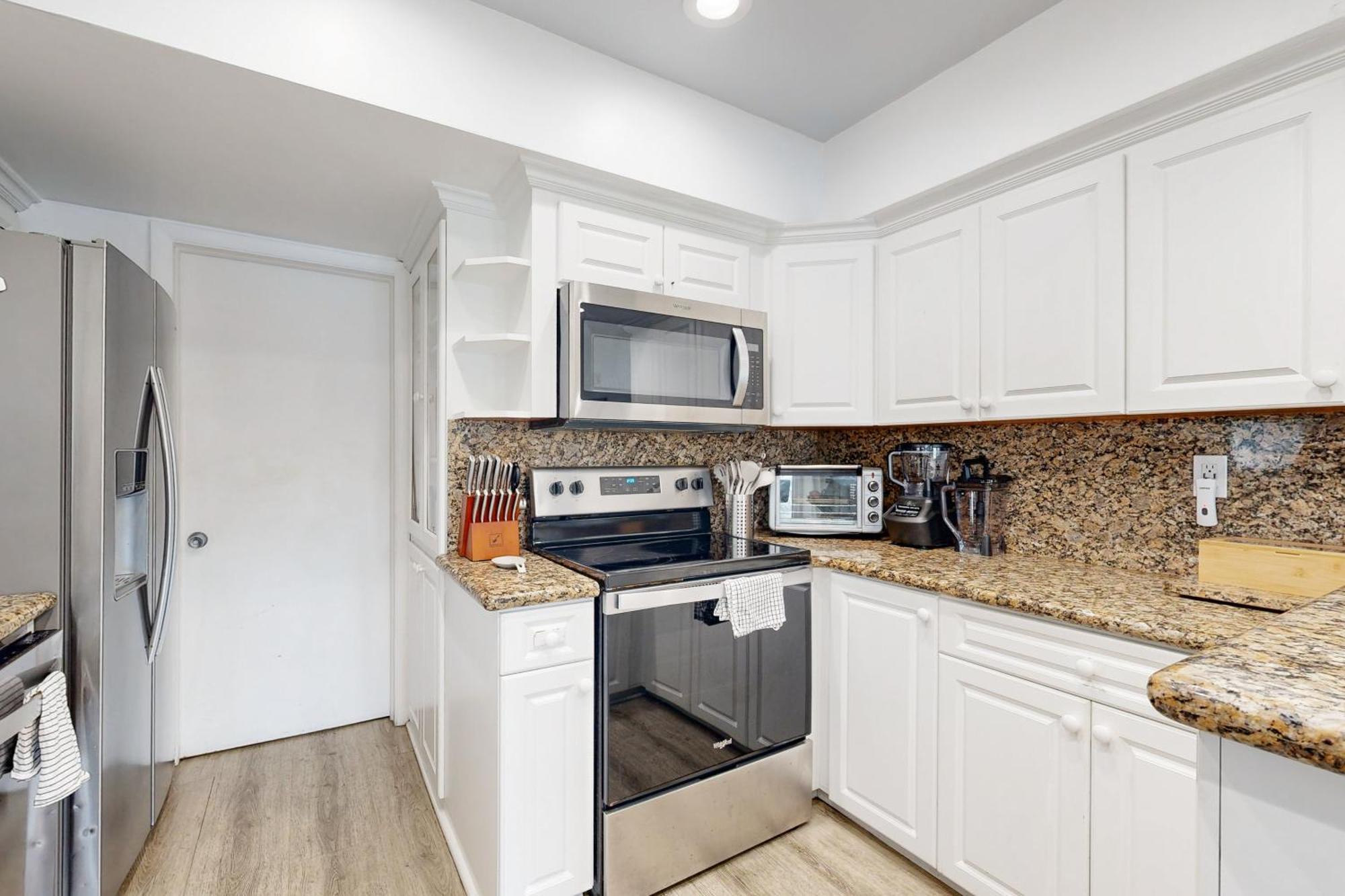 The Manors Waterfront Oasis Apartment *