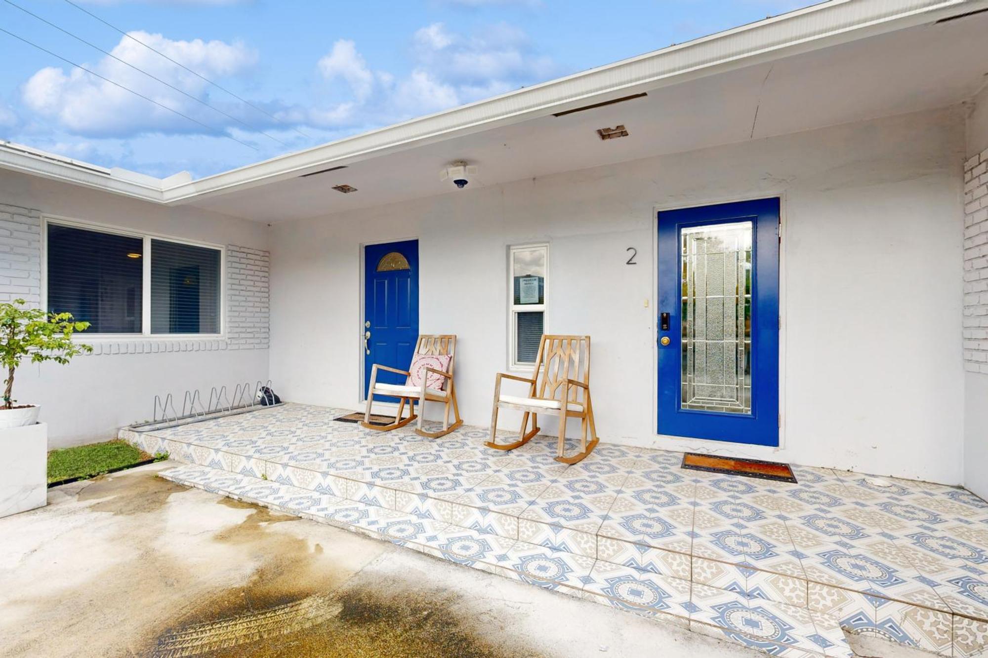 The Manors Waterfront Oasis Apartment