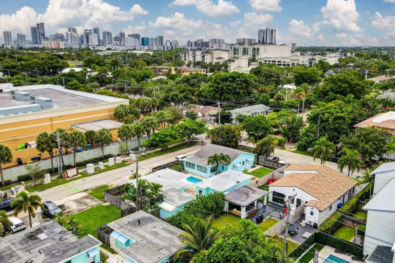 Holiday home Lovely 2br 2ba Modern Flat With Vibrant Backyard *