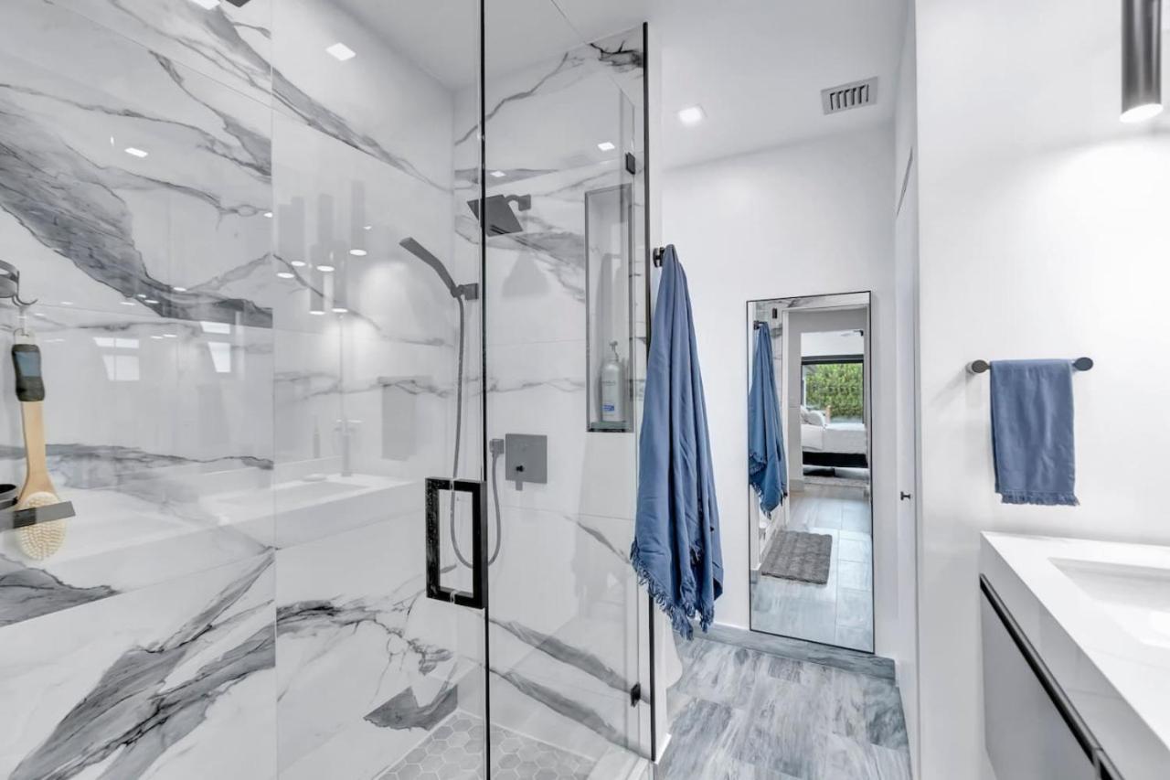 Lovely 2br 2ba Modern Flat With Vibrant Backyard * Fort Lauderdale