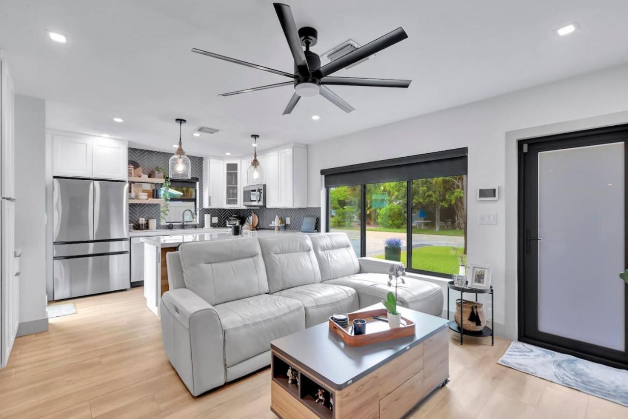 Lovely 2br 2ba Modern Flat With Vibrant Backyard Holiday home