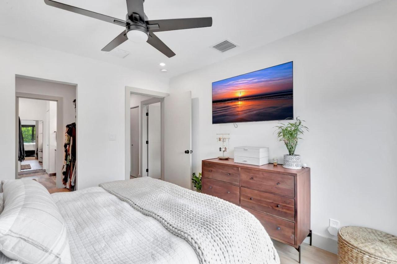 Lovely 2br 2ba Modern Flat With Vibrant Backyard * Fort Lauderdale