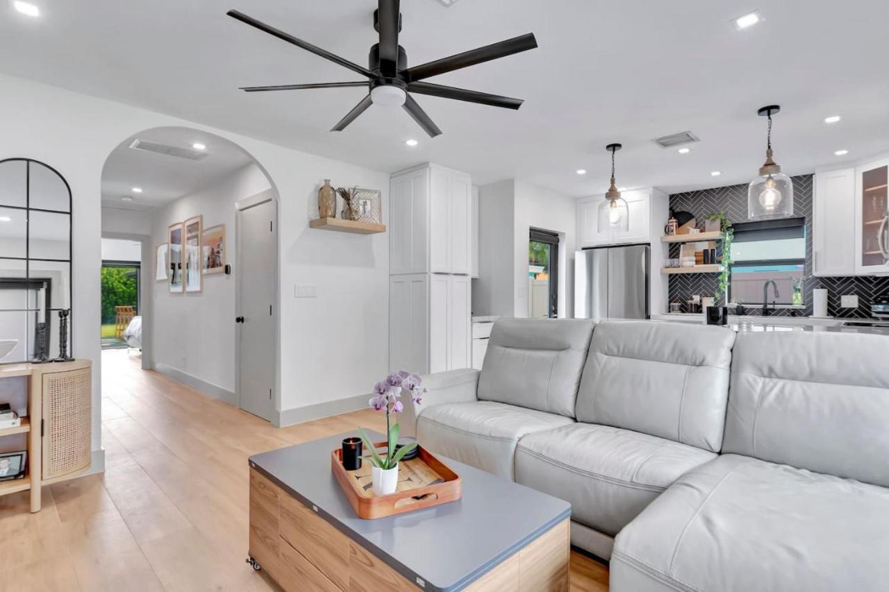 Lovely 2br 2ba Modern Flat With Vibrant Backyard Holiday home *