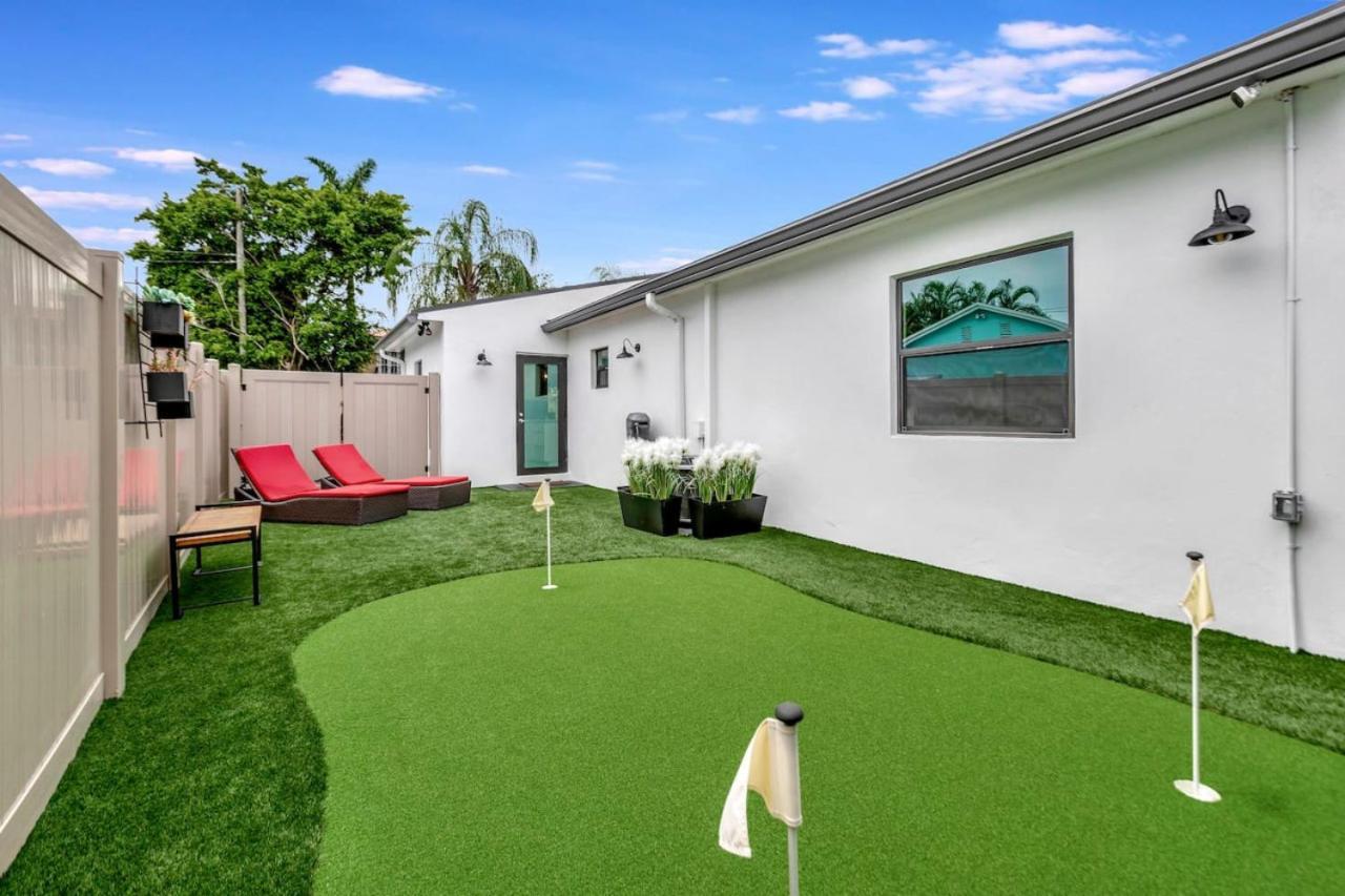 Holiday home Lovely 2br 2ba Modern Flat With Vibrant Backyard *