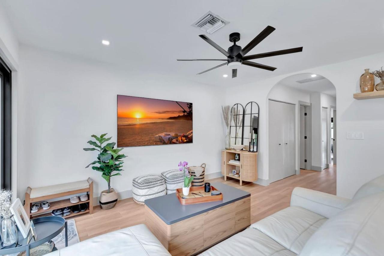 Holiday home Lovely 2br 2ba Modern Flat With Vibrant Backyard Fort Lauderdale