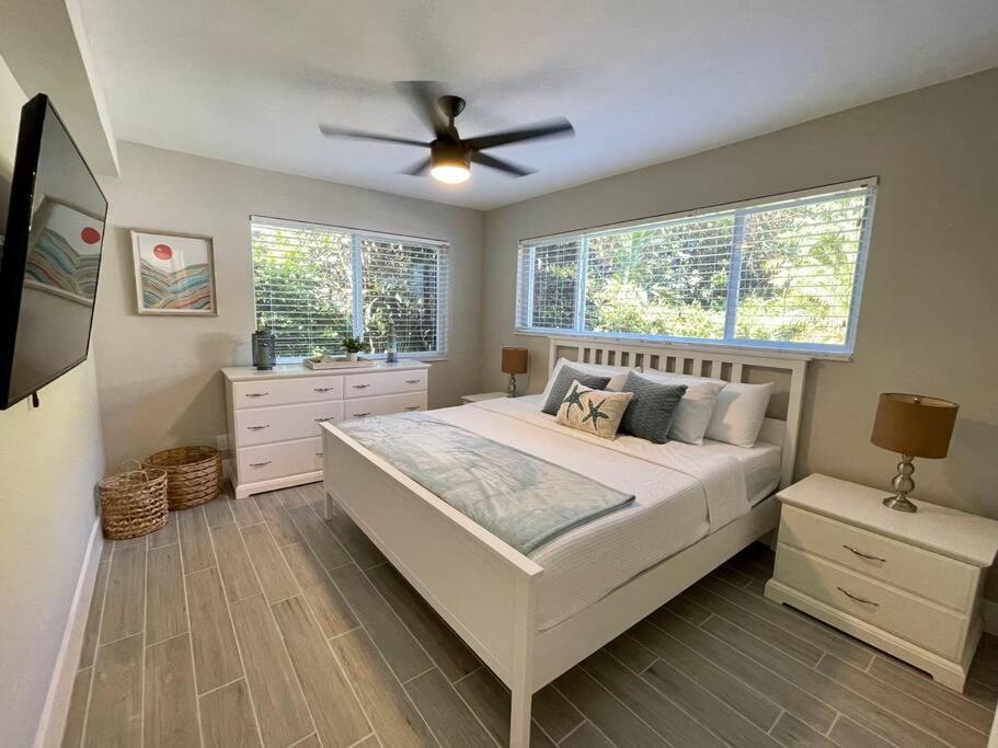 Apartment 2bdrm 1bath Newly Renovated - Walk To The Beach! *