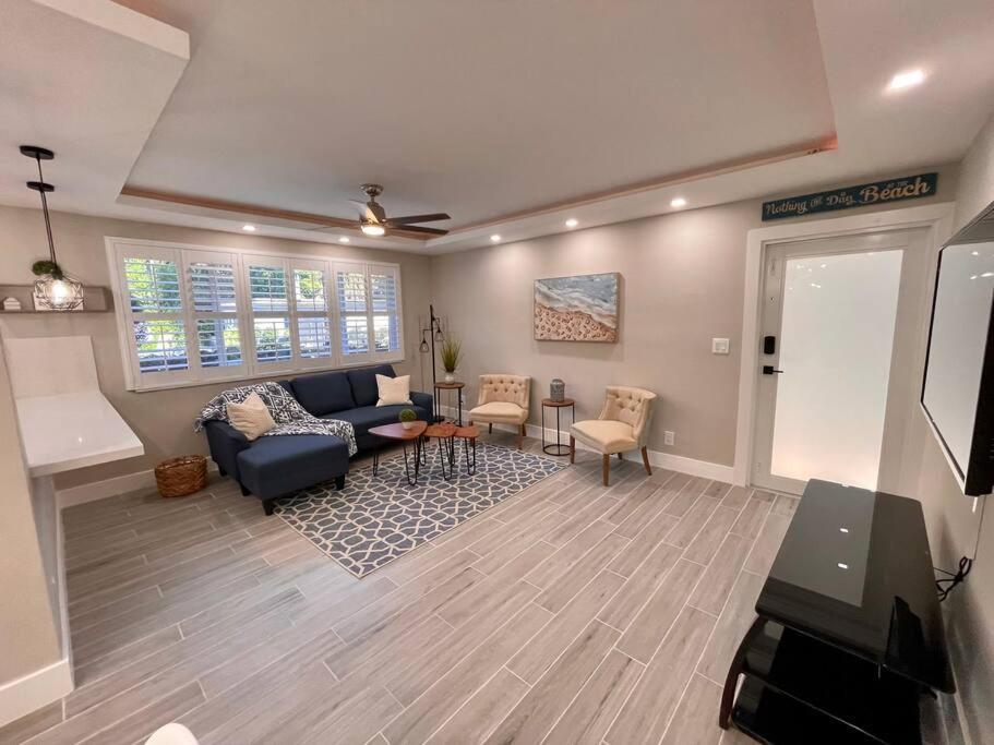 Apartment 2bdrm 1bath Newly Renovated - Walk To The Beach! Fort Lauderdale