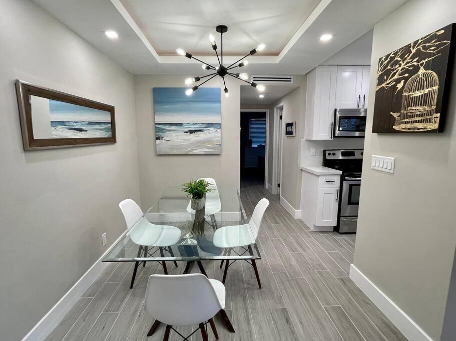 Apartment 2bdrm 1bath Newly Renovated - Walk To The Beach! *