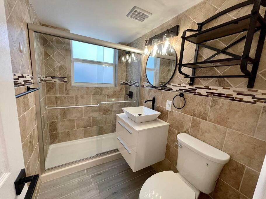 Apartment 2bdrm 1bath Newly Renovated - Walk To The Beach!