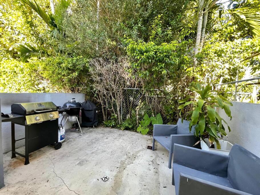 2bdrm 1bath Newly Renovated - Walk To The Beach! Fort Lauderdale