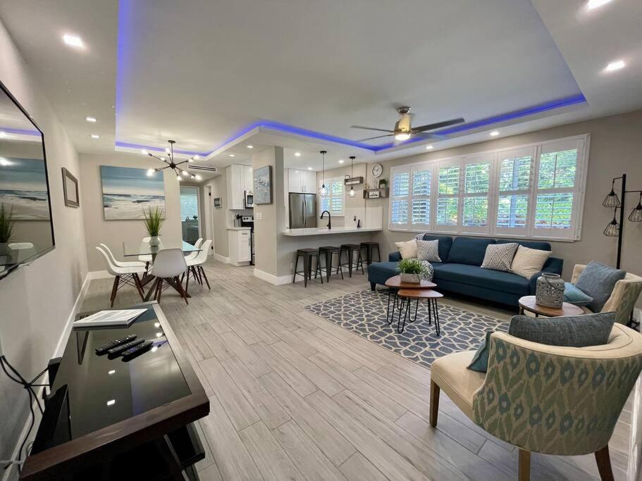 Apartment 2bdrm 1bath Newly Renovated - Walk To The Beach!