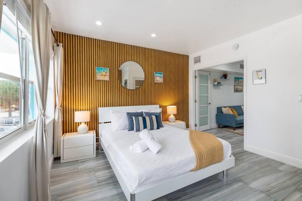 Ocean Views! Steps From Dining, Shopping, Olas Apartment