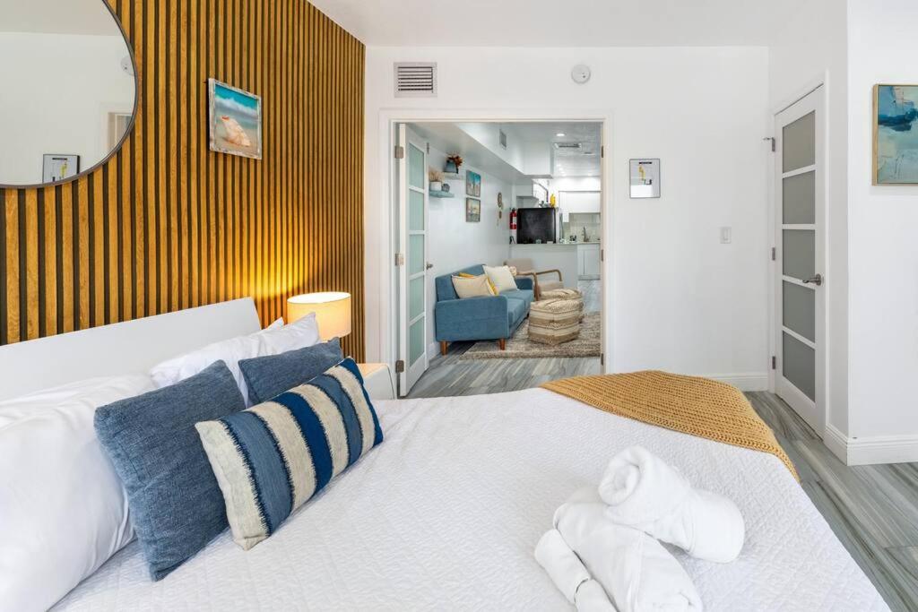 Ocean Views! Steps From Dining, Shopping, Olas Apartment *