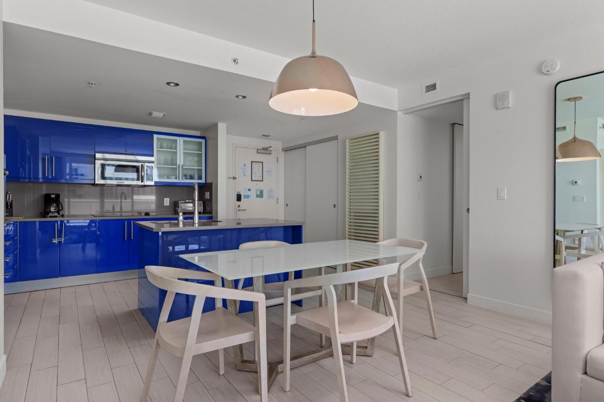 Apartment 2br W Fll, Ocean Views, Infinity Pool, Hot Tub, Large Balcony, Easy Amentiy Access *