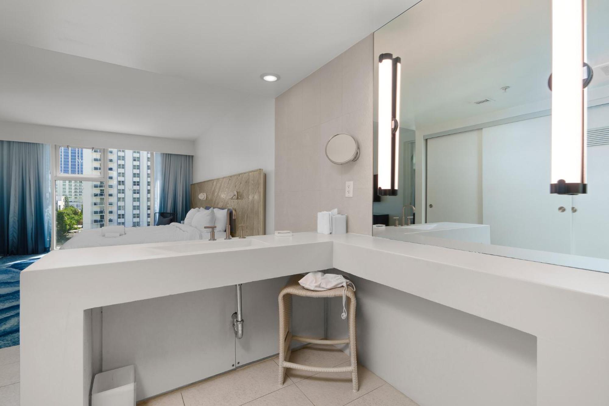 2br W Fll, Ocean Views, Infinity Pool, Hot Tub, Large Balcony, Easy Amentiy Access *