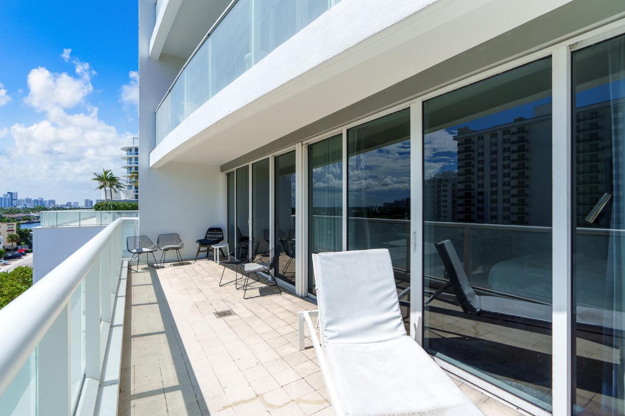 2br W Fll, Ocean Views, Infinity Pool, Hot Tub, Large Balcony, Easy Amentiy Access Fort Lauderdale