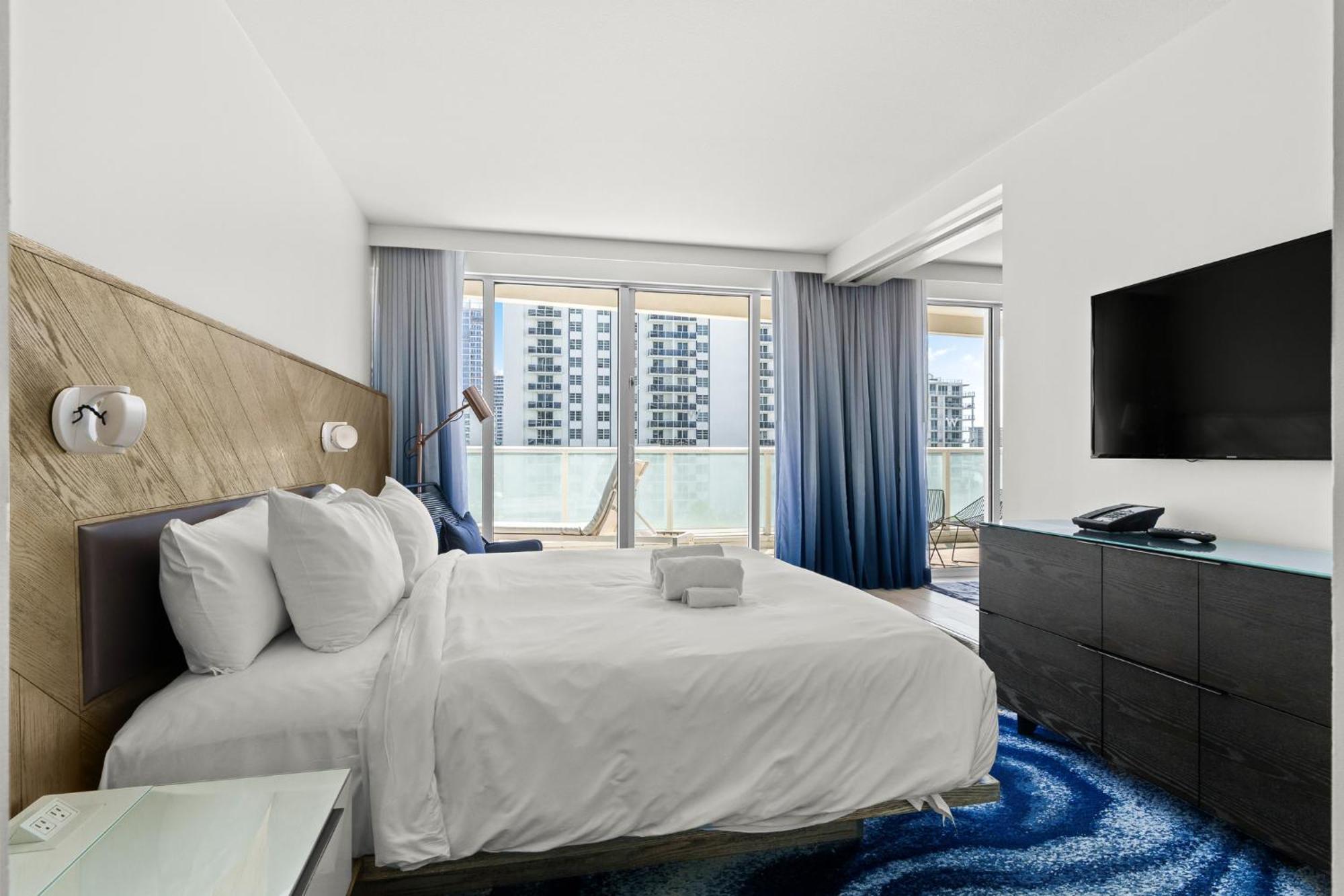 2br W Fll, Ocean Views, Infinity Pool, Hot Tub, Large Balcony, Easy Amentiy Access Fort Lauderdale