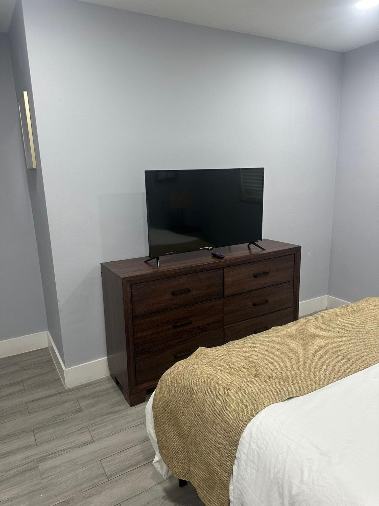 Spacious 4br 2ba Oasis With Private Pool Holiday home Fort Lauderdale