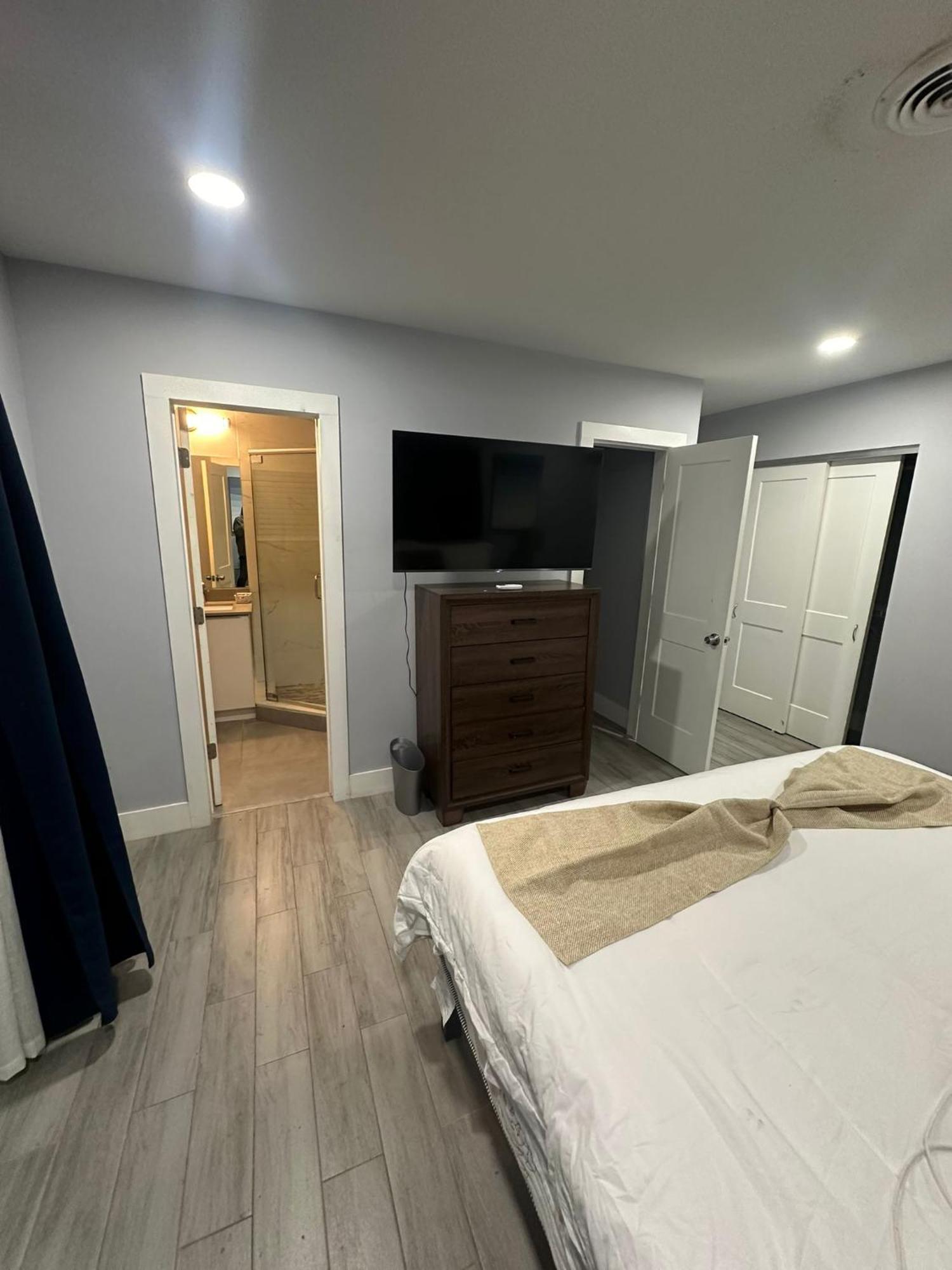 Spacious 4br 2ba Oasis With Private Pool *