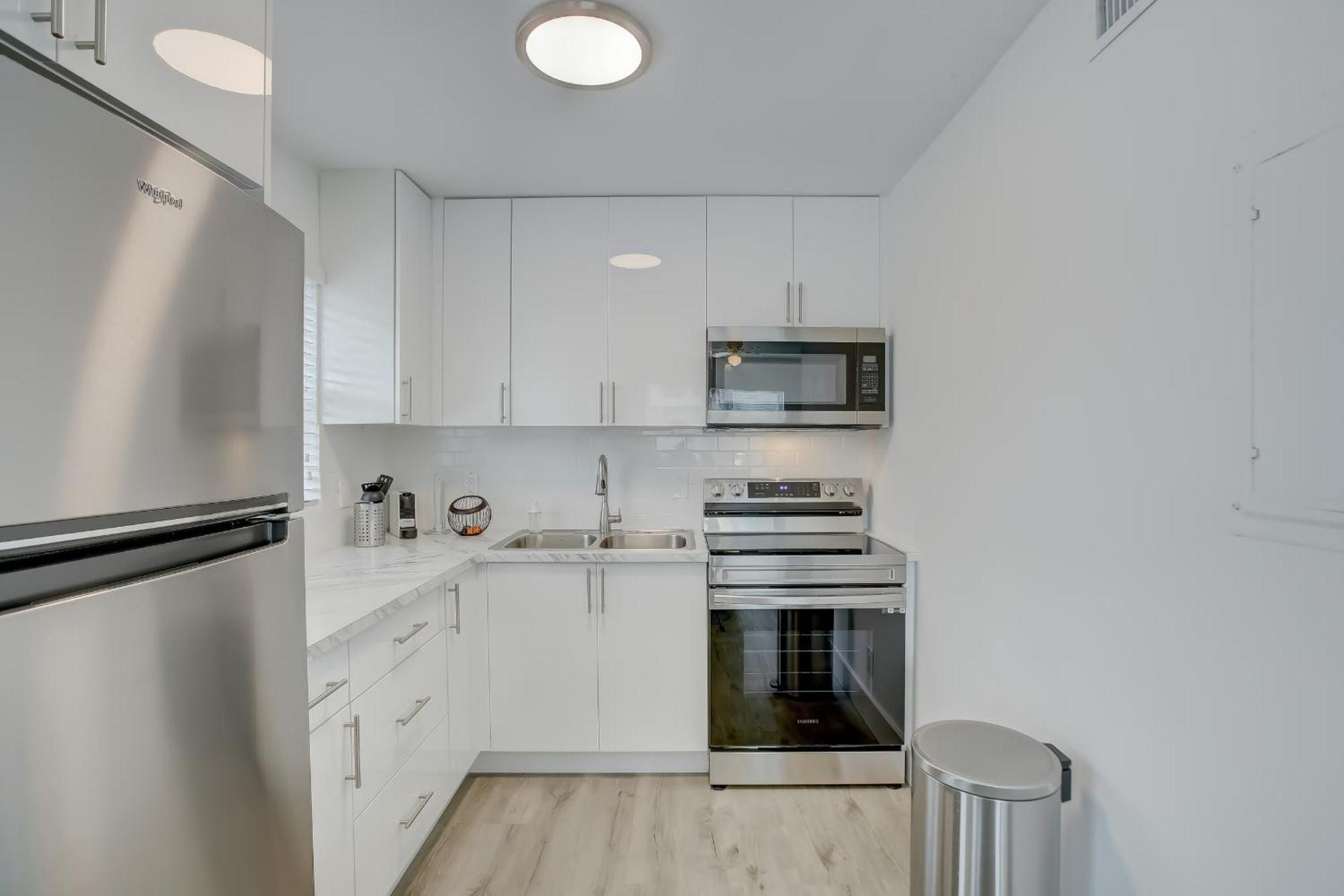 Urban Oasis In Lauderdale Apartment