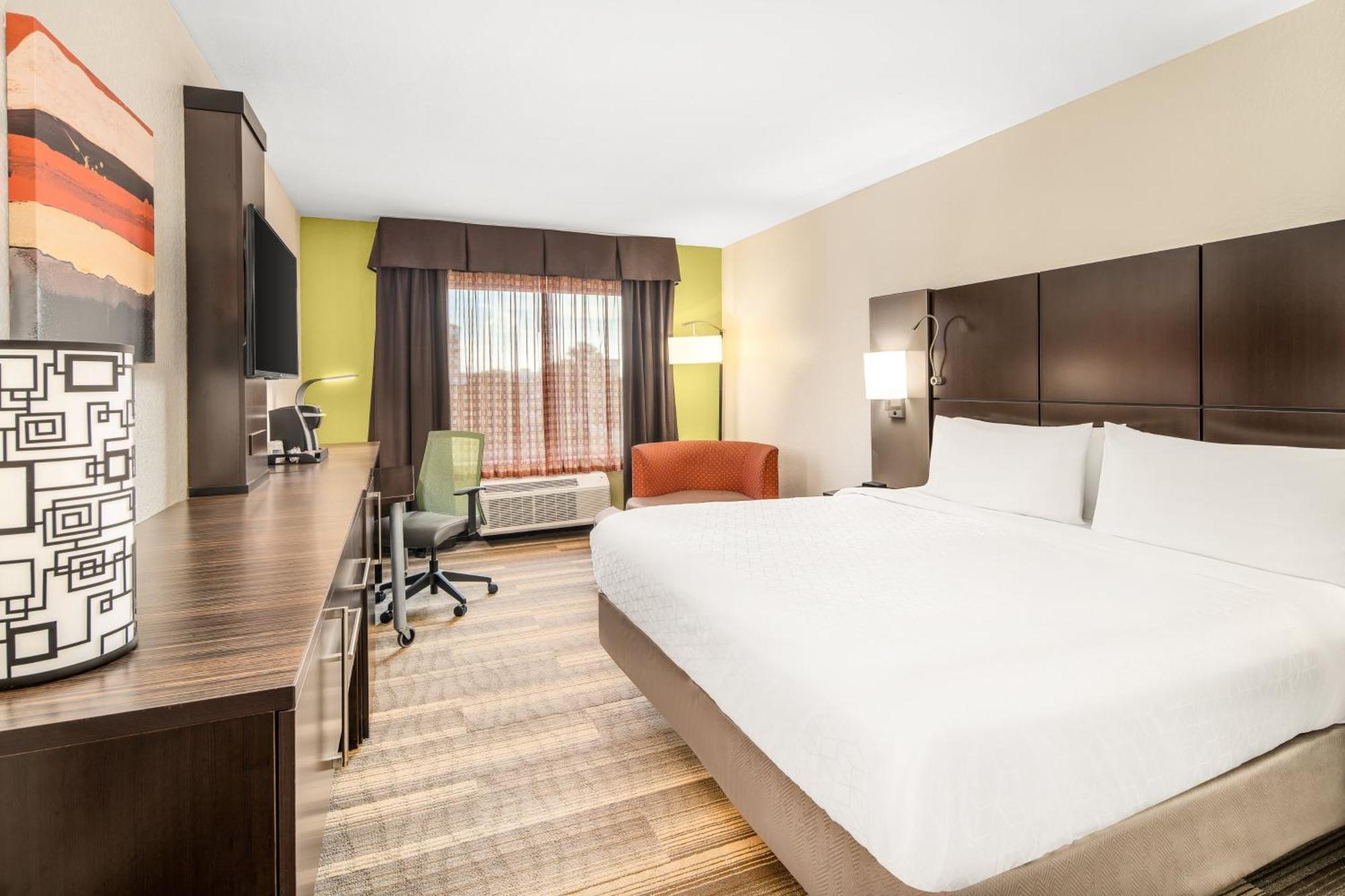 Express Lauderdale Cruise-airport By Ihg Resort