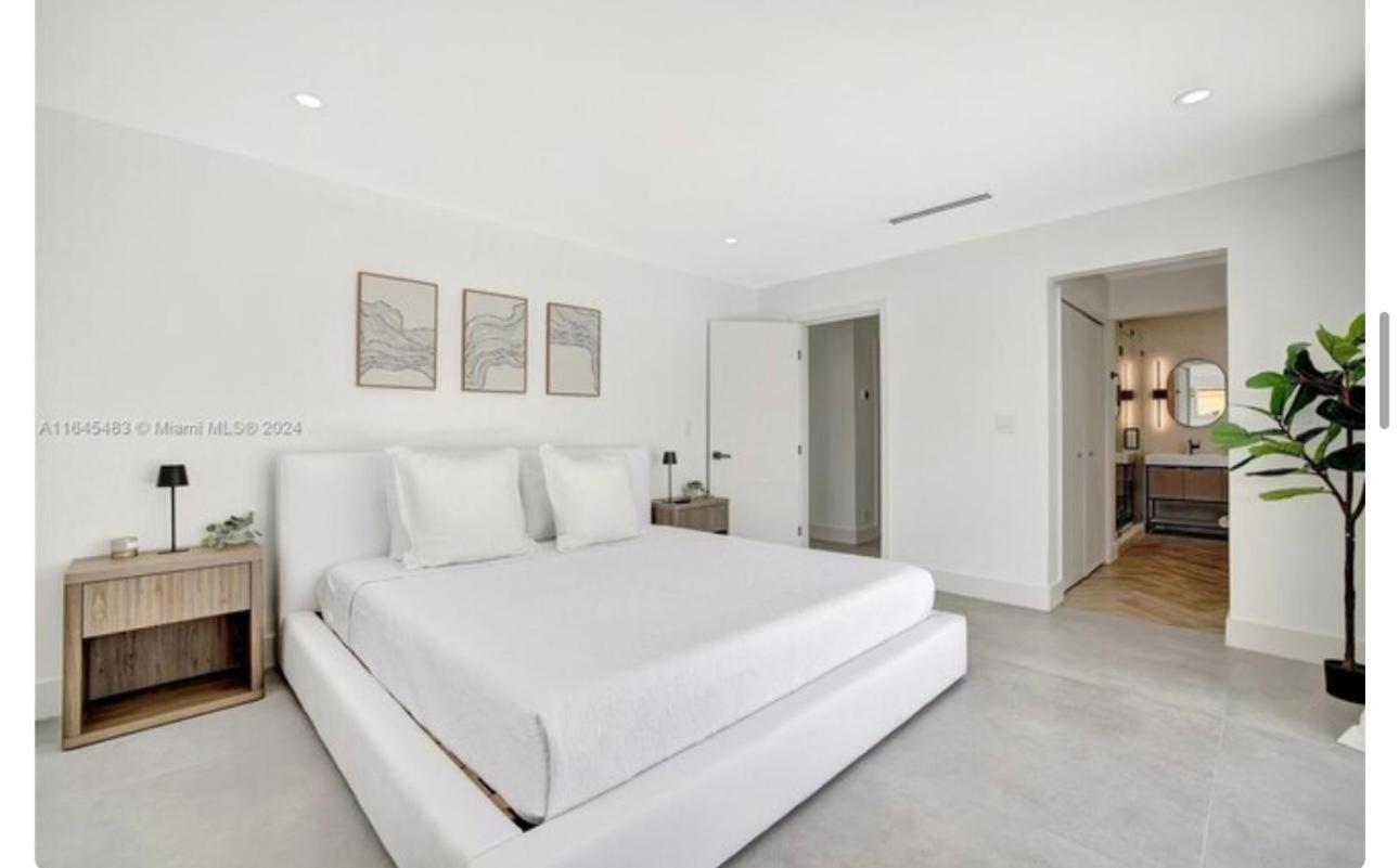 Waterfront With 3 Bedroom Private *