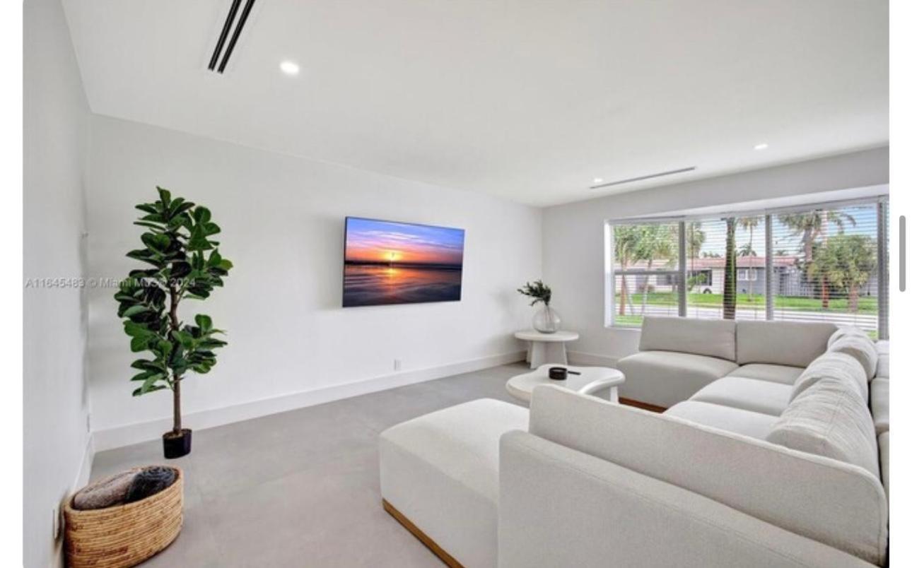 Waterfront With 3 Bedroom Private