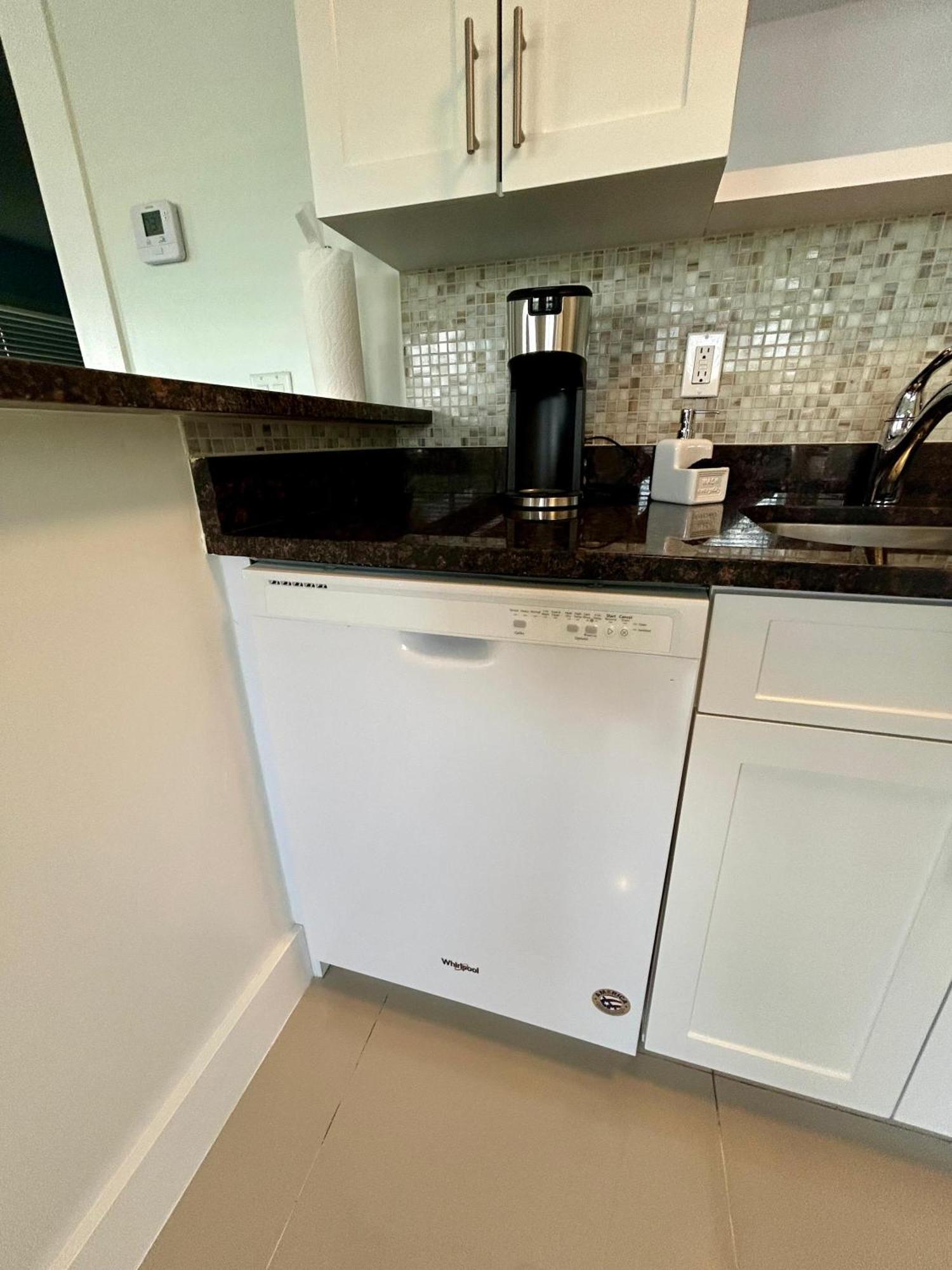 Apartment 2 Min Walk To With Free Parking At Lauderdale 17-1